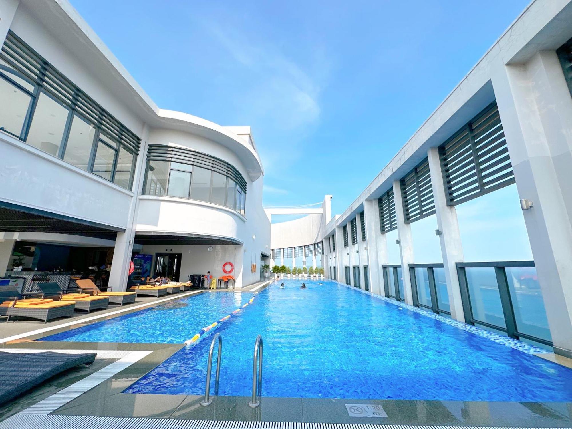 Luxury Apt Opposite Mykhe Beach Da Nang Exterior foto